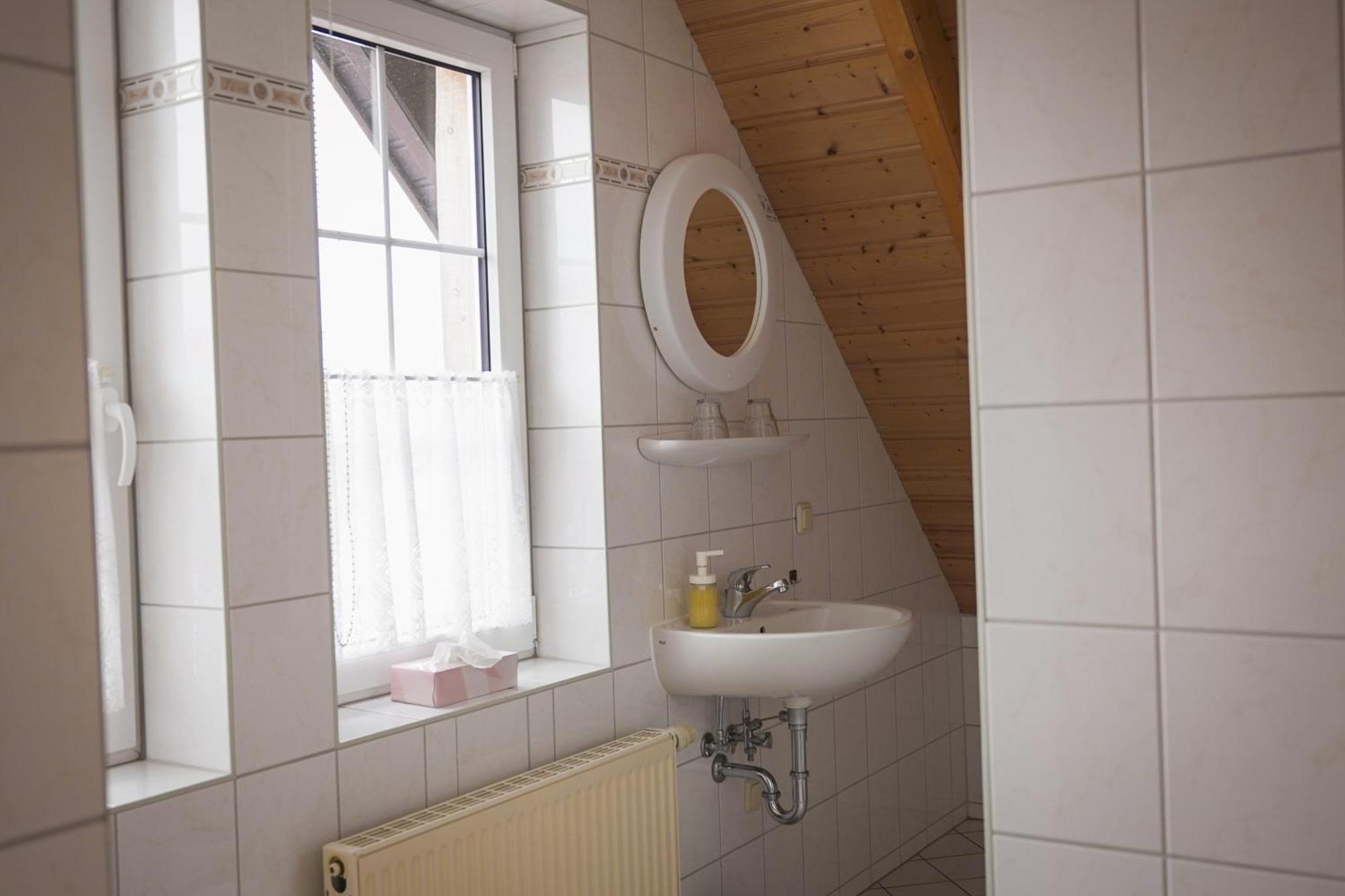 B&B Talstation Ferienwohnung Fuer 2 Personen Horselberg-Hainich المظهر الخارجي الصورة
